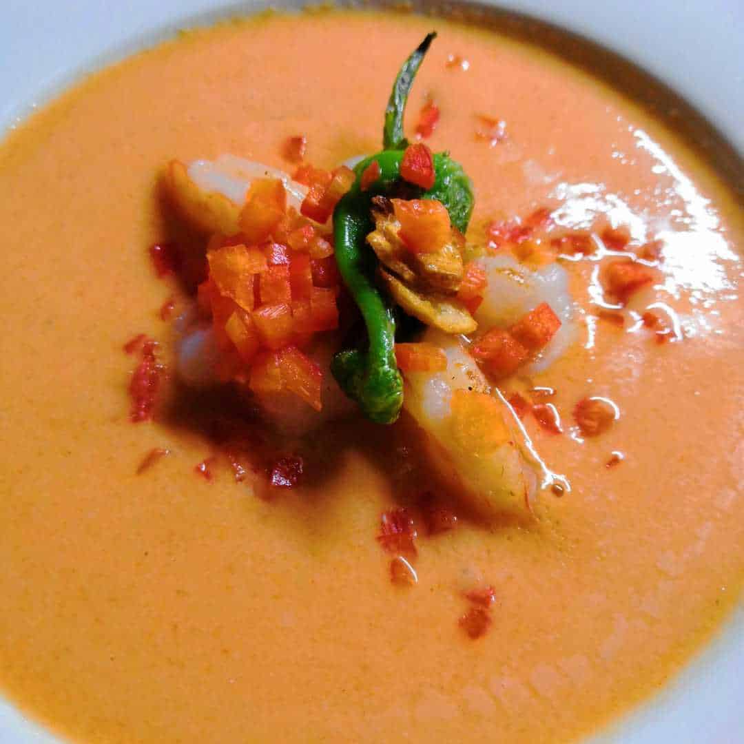 Gazpacho mit gebratenen Gambas Gazpacho mit gebratenen Gambas