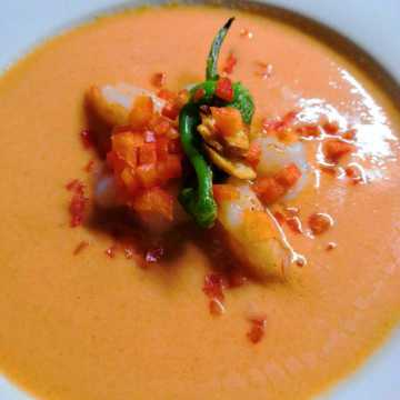 kw34_1a Gazpacho mit gebratenen Gambas